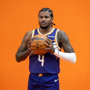 世界杯比赛直播地址-利刃穿心！杰伦·格林中路突击 连续过掉防守起飞上篮命中